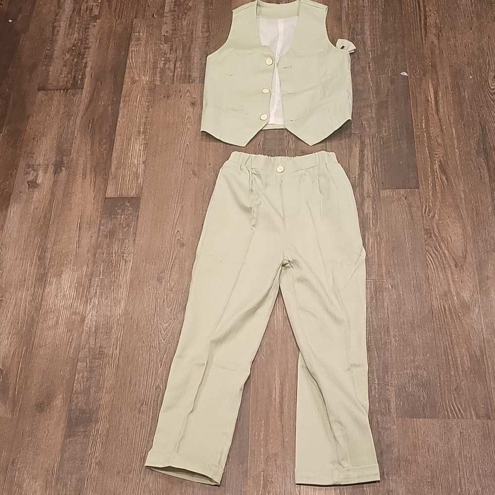 N 3 Piece Bow Tie Pale Mint Sage Green Vest Suit Sz 6-8yr - Picture 2 of 6